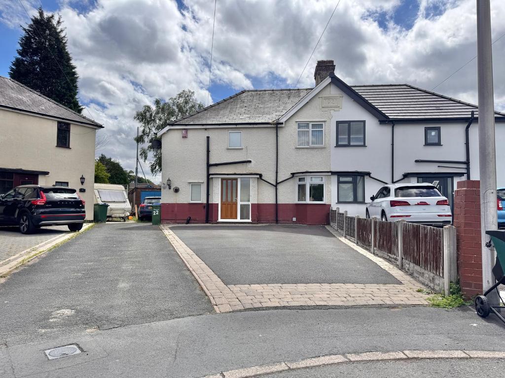 3 Bedroom Semi-Detached for Sale in Wednesbury, WS10 9BX
