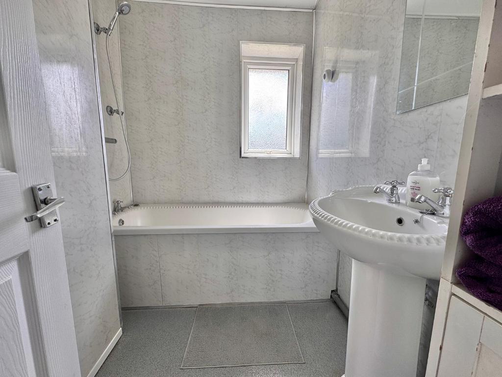 3 Bedroom Semi-Detached for Sale in Wednesbury, WS10 9BX