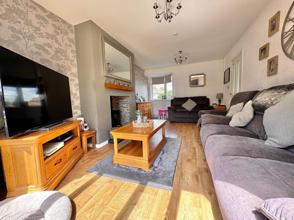 3 Bedroom Semi-Detached for Sale in Wednesbury, WS10 9BX