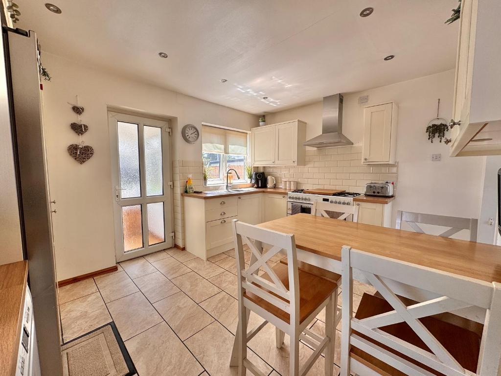 3 Bedroom Semi-Detached for Sale in Wednesbury, WS10 9BX