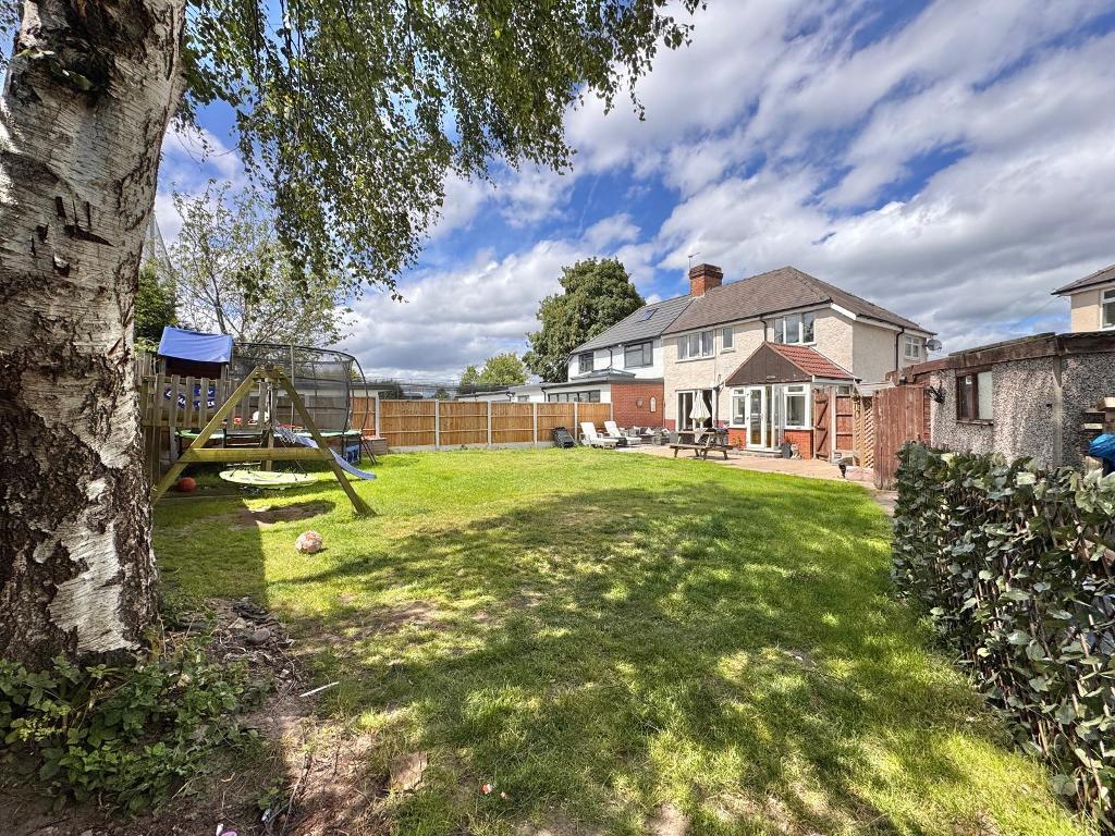 3 Bedroom Semi-Detached for Sale in Wednesbury, WS10 9BX