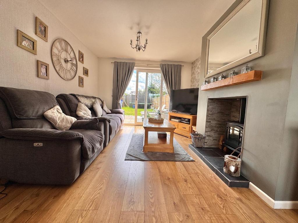 3 Bedroom Semi-Detached for Sale in Wednesbury, WS10 9BX