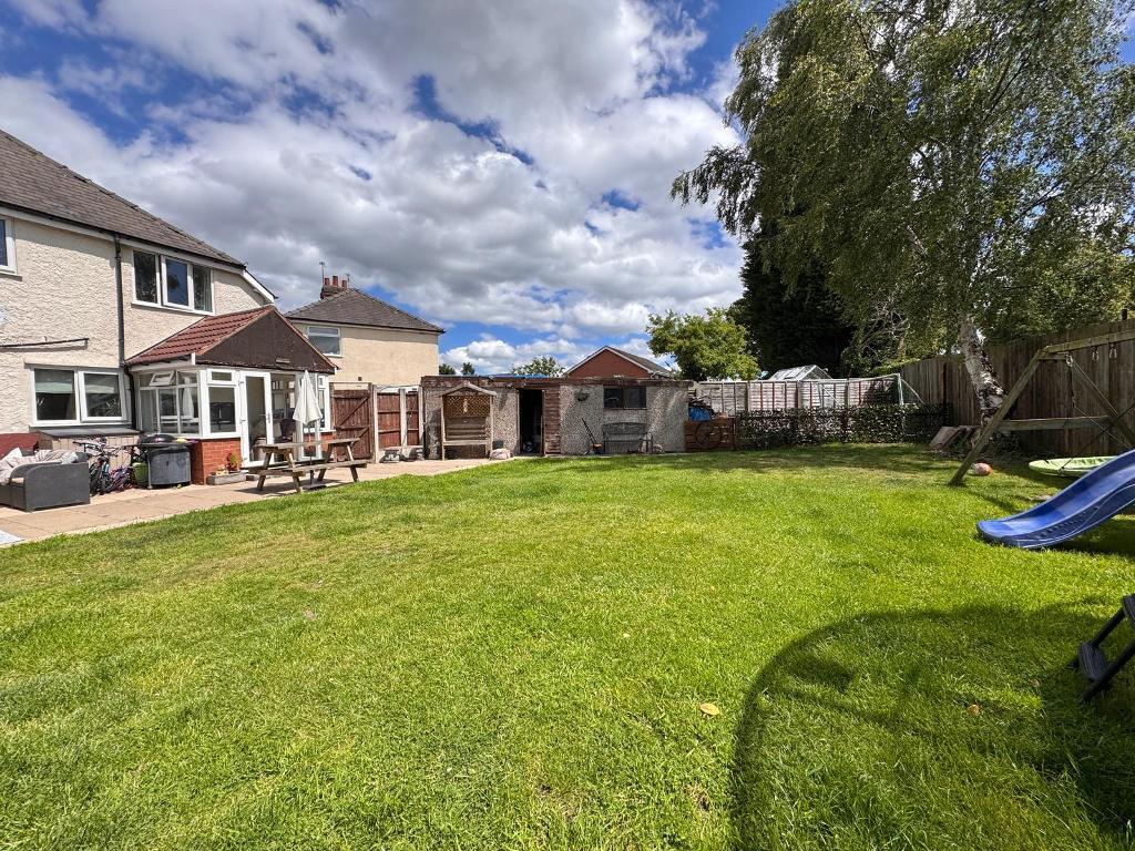 3 Bedroom Semi-Detached for Sale in Wednesbury, WS10 9BX