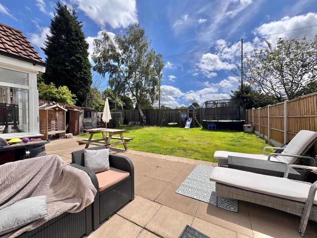 3 Bedroom Semi-Detached for Sale in Wednesbury, WS10 9BX