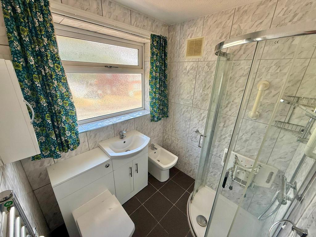 3 Bedroom End Terraced for Sale in West Bromwich, B71 3QA