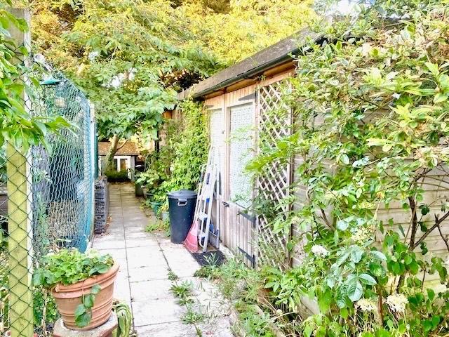 3 Bedroom Semi-Detached for Sale in West Bromwich, B71 3JS