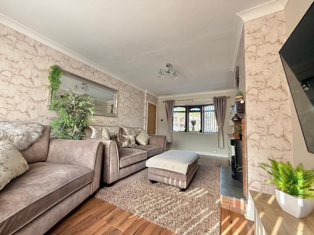 3 Bedroom Semi-Detached for Sale in West Bromwich, B71 2SH
