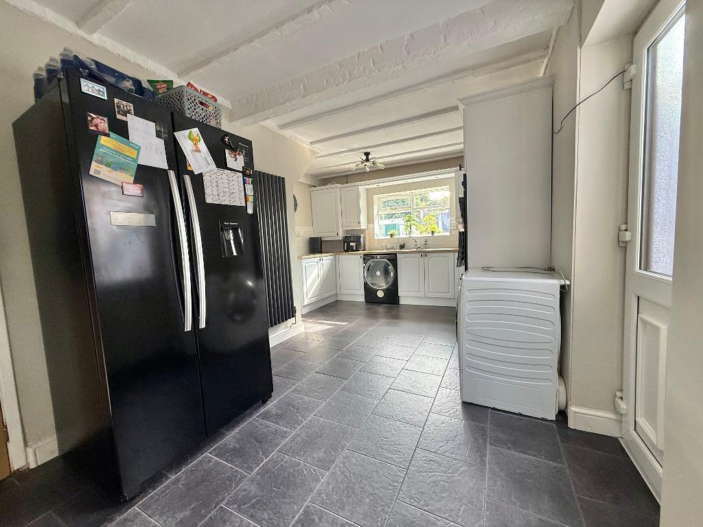 3 Bedroom Semi-Detached for Sale in West Bromwich, B71 2SH