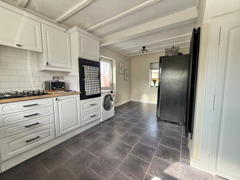3 Bedroom Semi-Detached for Sale in West Bromwich, B71 2SH
