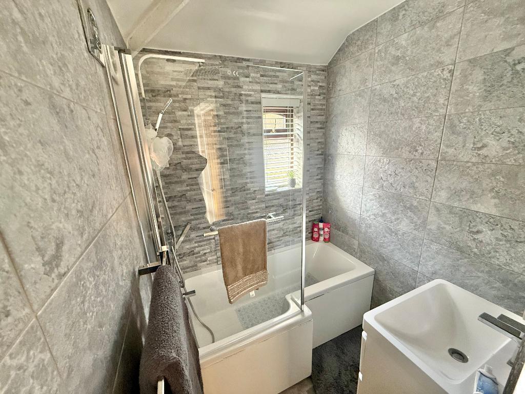 3 Bedroom Semi-Detached for Sale in West Bromwich, B71 2SH