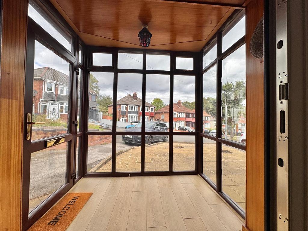 3 Bedroom Semi-Detached for Sale in West Bromwich, B71 2QQ