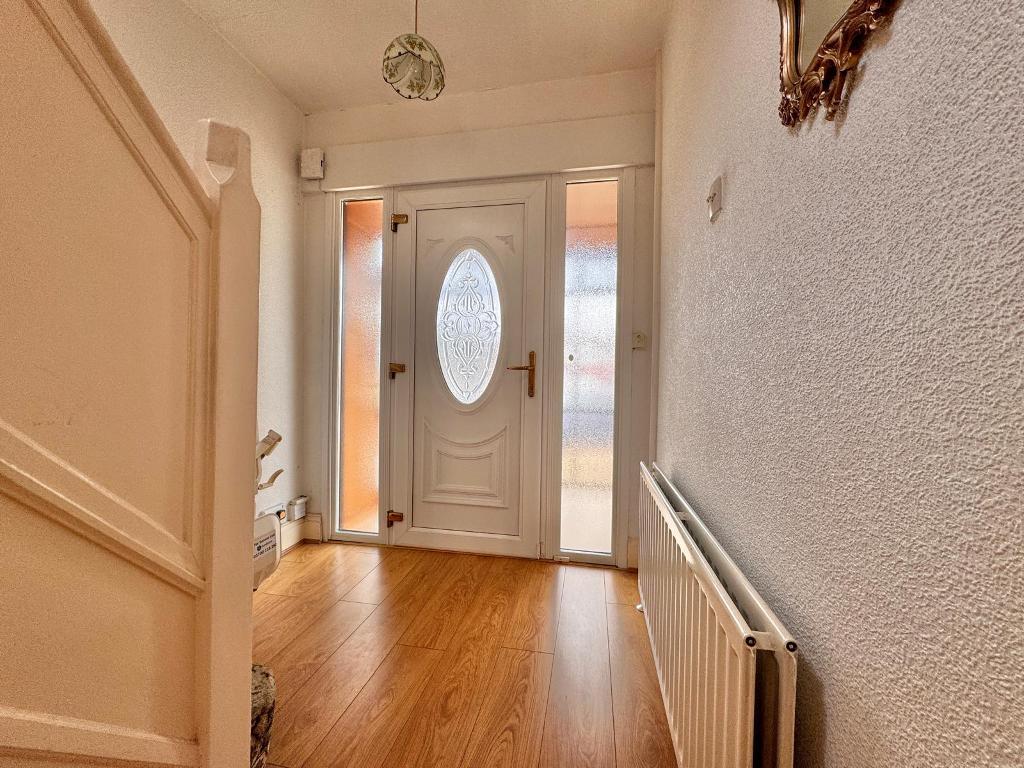 3 Bedroom Semi-Detached for Sale in West Bromwich, B71 2QQ