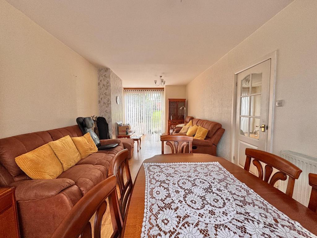3 Bedroom Semi-Detached for Sale in West Bromwich, B71 2QQ