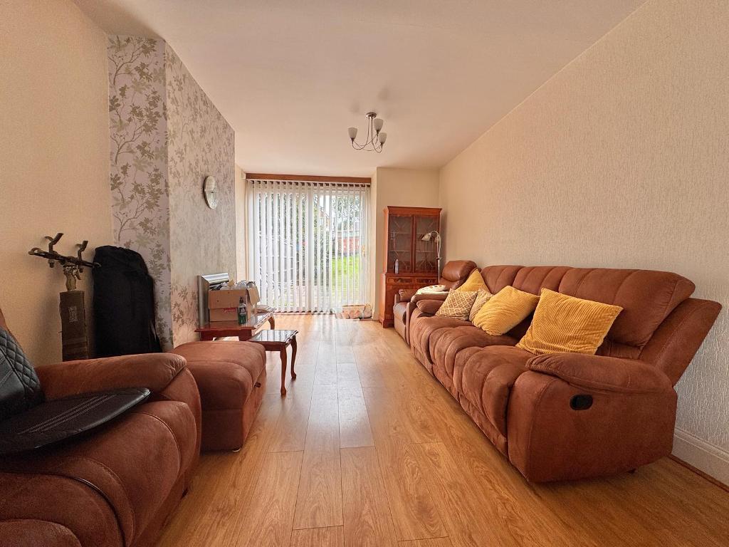 3 Bedroom Semi-Detached for Sale in West Bromwich, B71 2QQ