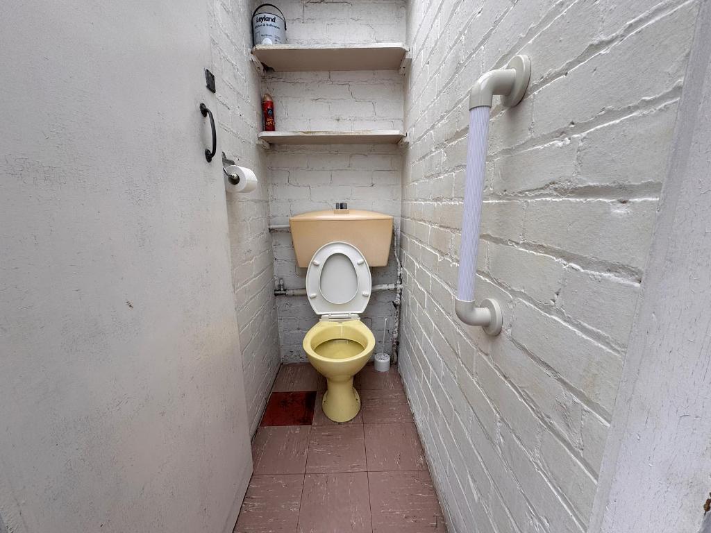3 Bedroom Semi-Detached for Sale in West Bromwich, B71 2QQ