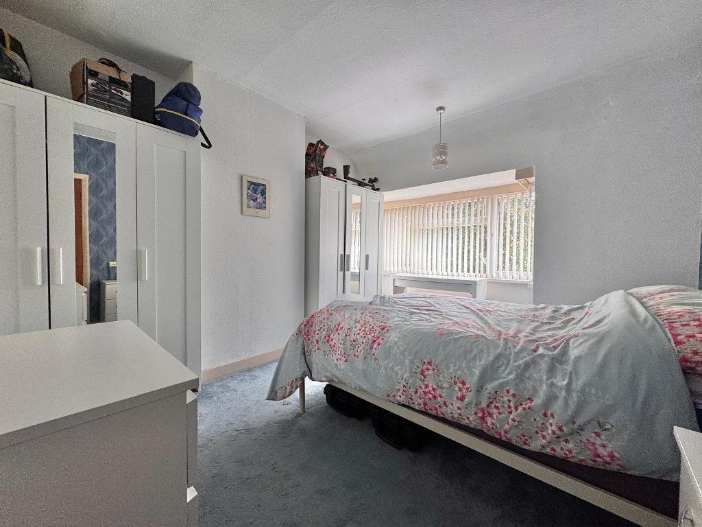 3 Bedroom Semi-Detached for Sale in West Bromwich, B71 2QQ