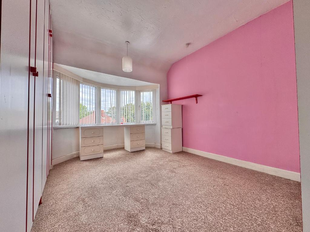 3 Bedroom Semi-Detached for Sale in West Bromwich, B71 2QQ