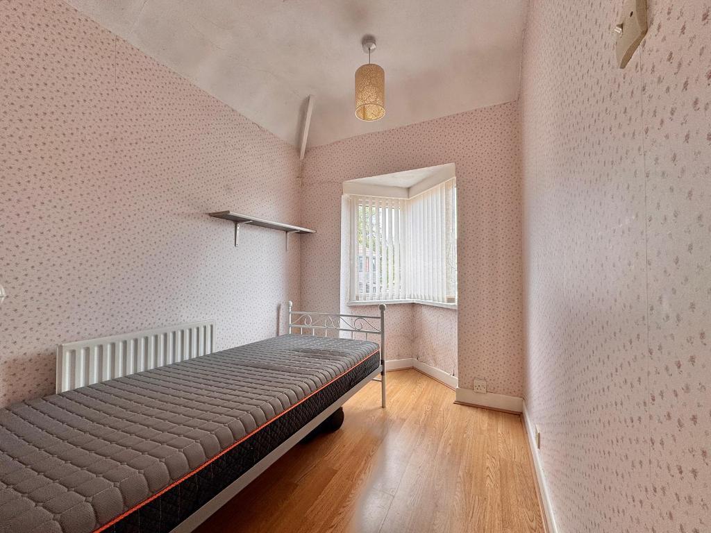 3 Bedroom Semi-Detached for Sale in West Bromwich, B71 2QQ