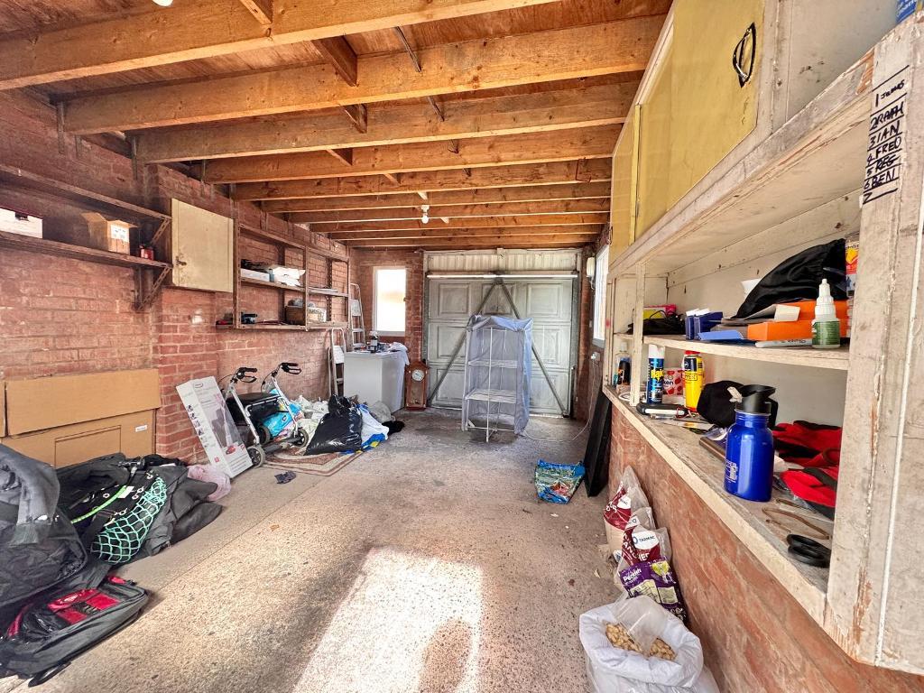 3 Bedroom Semi-Detached for Sale in West Bromwich, B71 2QQ