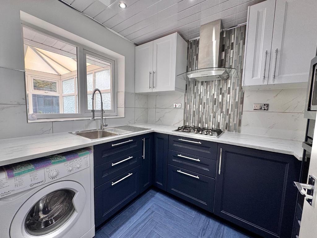 2 Bedroom Detached to Rent in West Bromwich, B70 7NZ