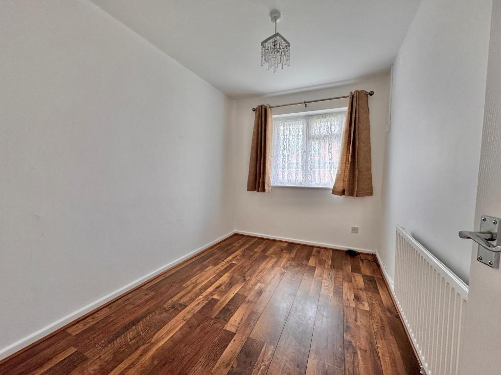2 Bedroom Detached to Rent in West Bromwich, B70 7NZ