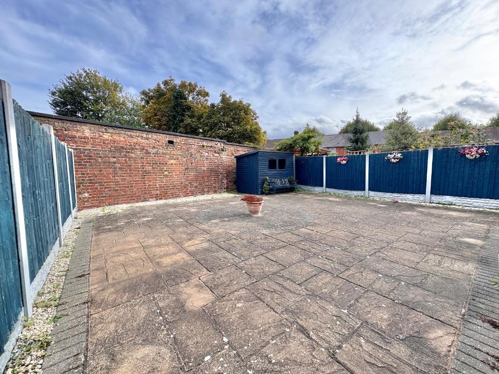 2 Bedroom Detached to Rent in West Bromwich, B70 7NZ