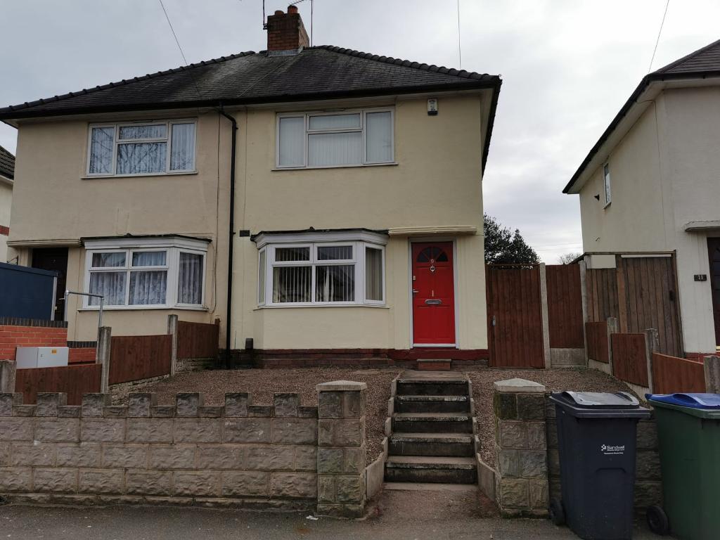 3 Bed Semi-Detached Property to Rent in Wednesbury, WS10 0EL