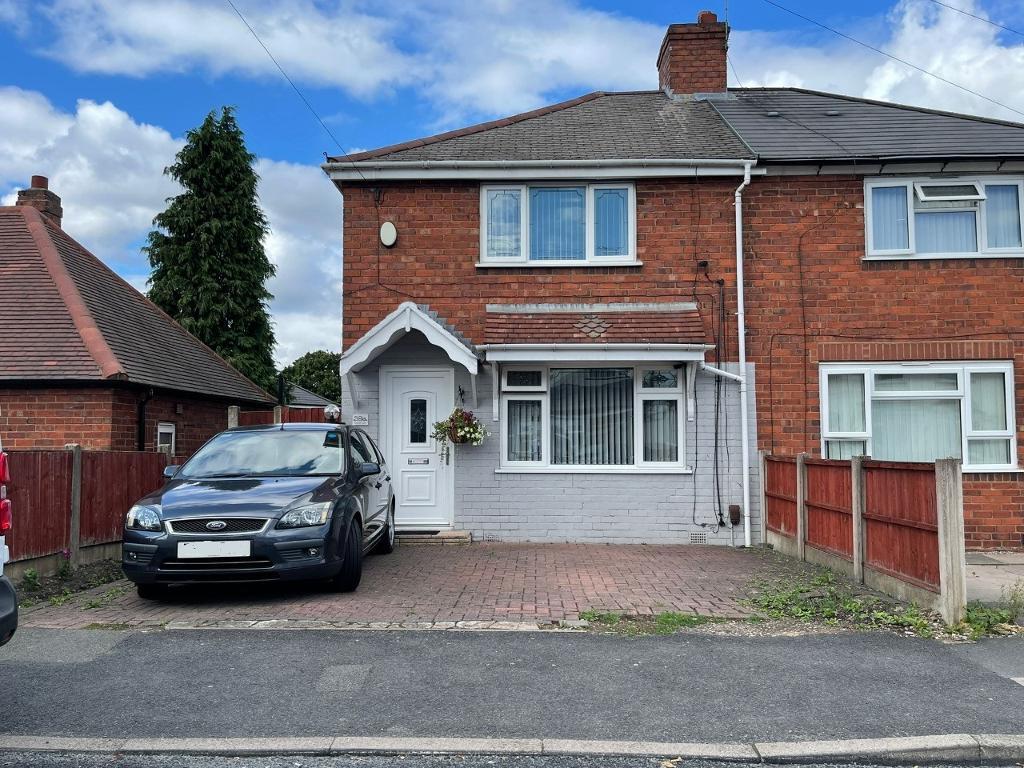 3 Bed Semi-Detached Property to Rent in West Bromwich, B71 2RB