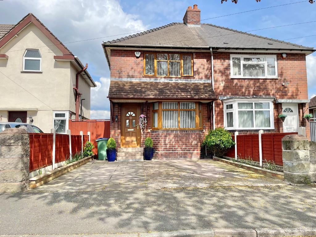 3 Bed Semi-Detached Property to Rent in Wednesbury, WS10 9PU