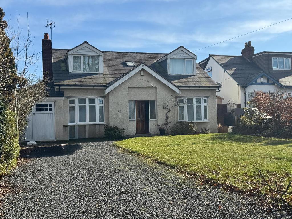 4 Bed Bungalow Property to Rent in West Bromwich, B71 3BQ