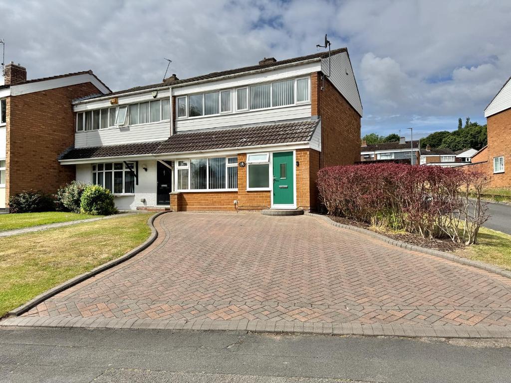 Pingle Close, West Bromwich, B71 3ET