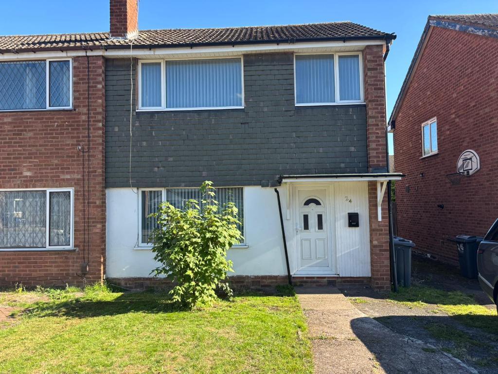 3 Bed Semi-Detached Property to Rent in West Bromwich, B71 3QJ