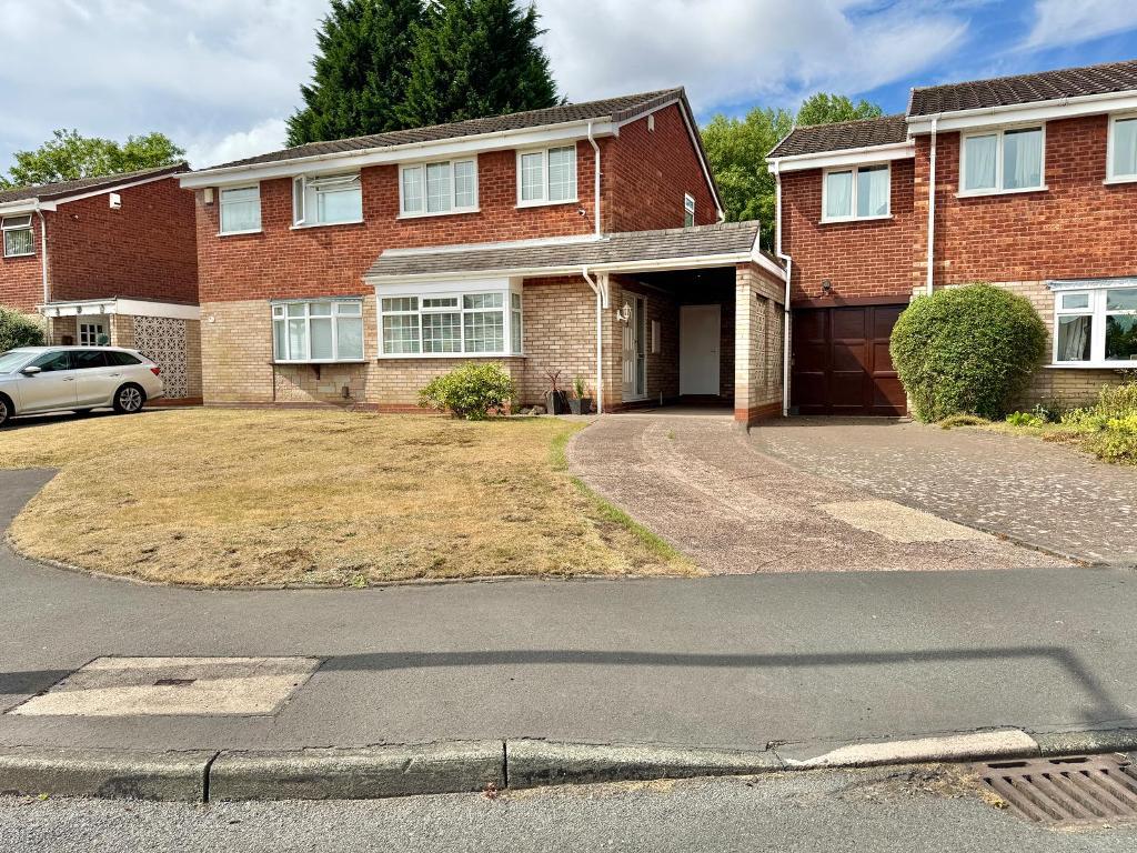 Burghley Drive, West Bromwich, West Midlands, B71 3LX