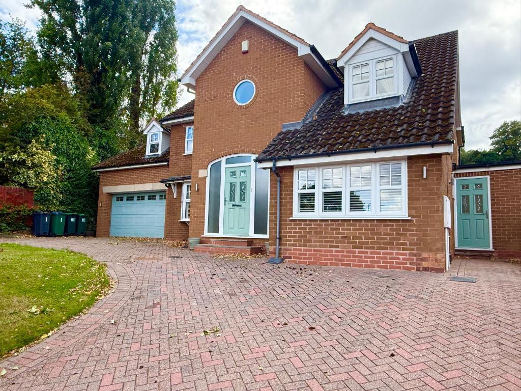 Cottesmore Close, West Bromwich, West Midlands, B71 3SB