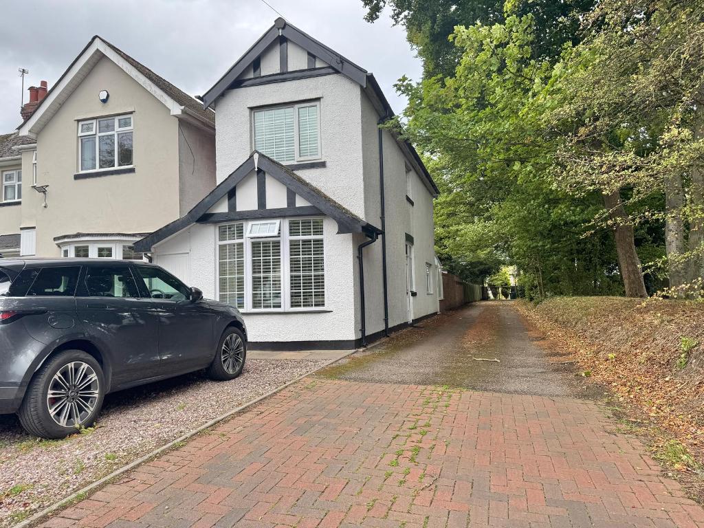 Bustleholme Lane, West Bromwich, B71 3AT