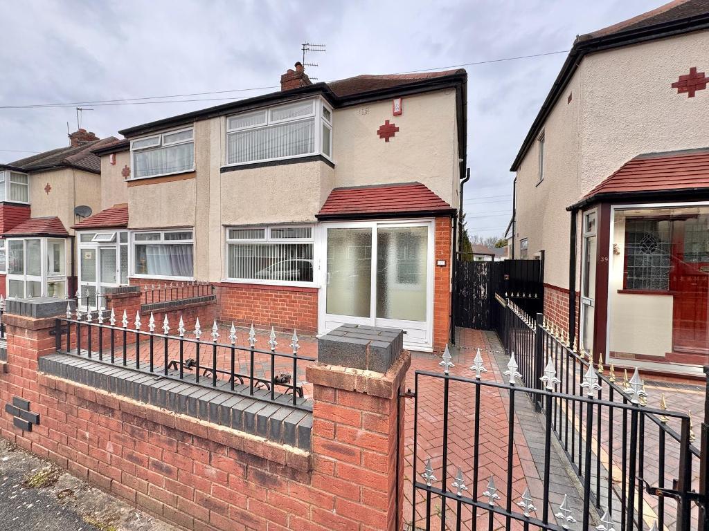 2 Bed Semi-Detached Property to Rent in West Bromwich, B71 2ET