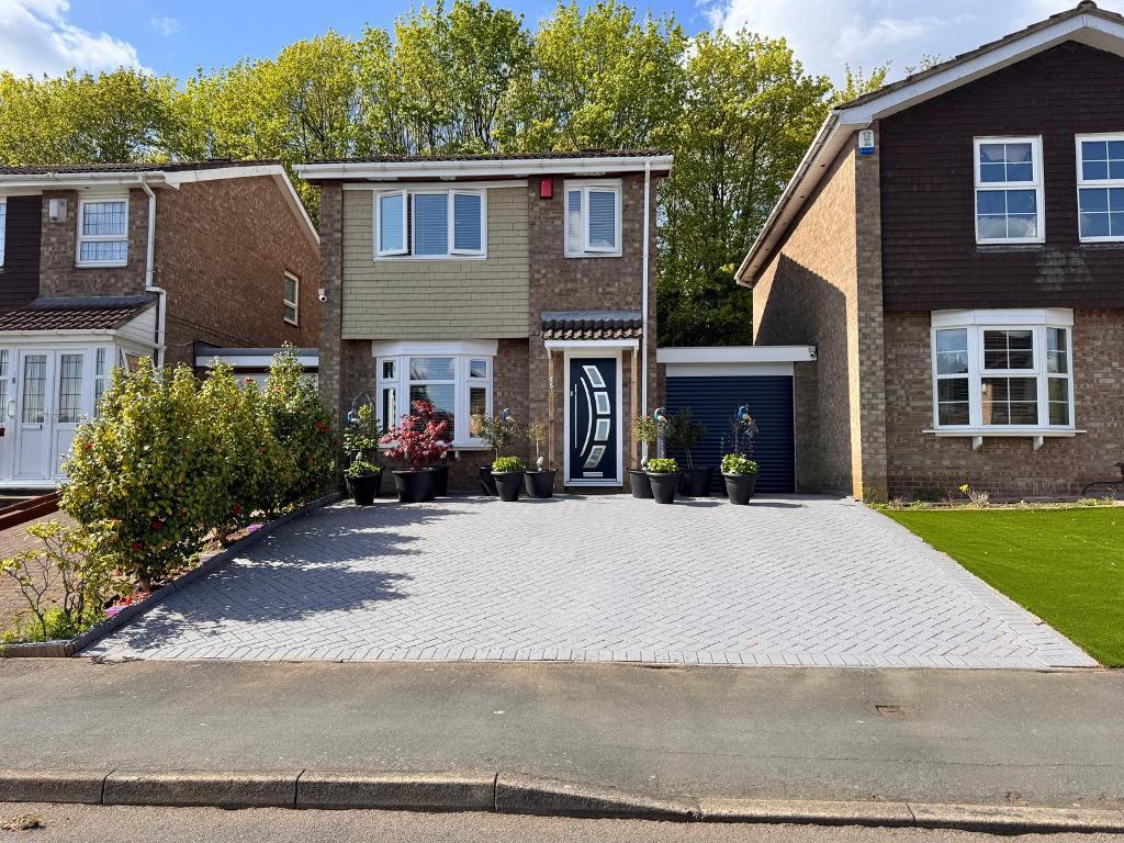 3 Bed Link Detached Property to Rent in West Bromwich, B70 6TY