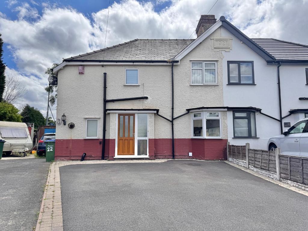 3 Bed Semi-Detached Property to Rent in Wednesbury, WS10 9BX