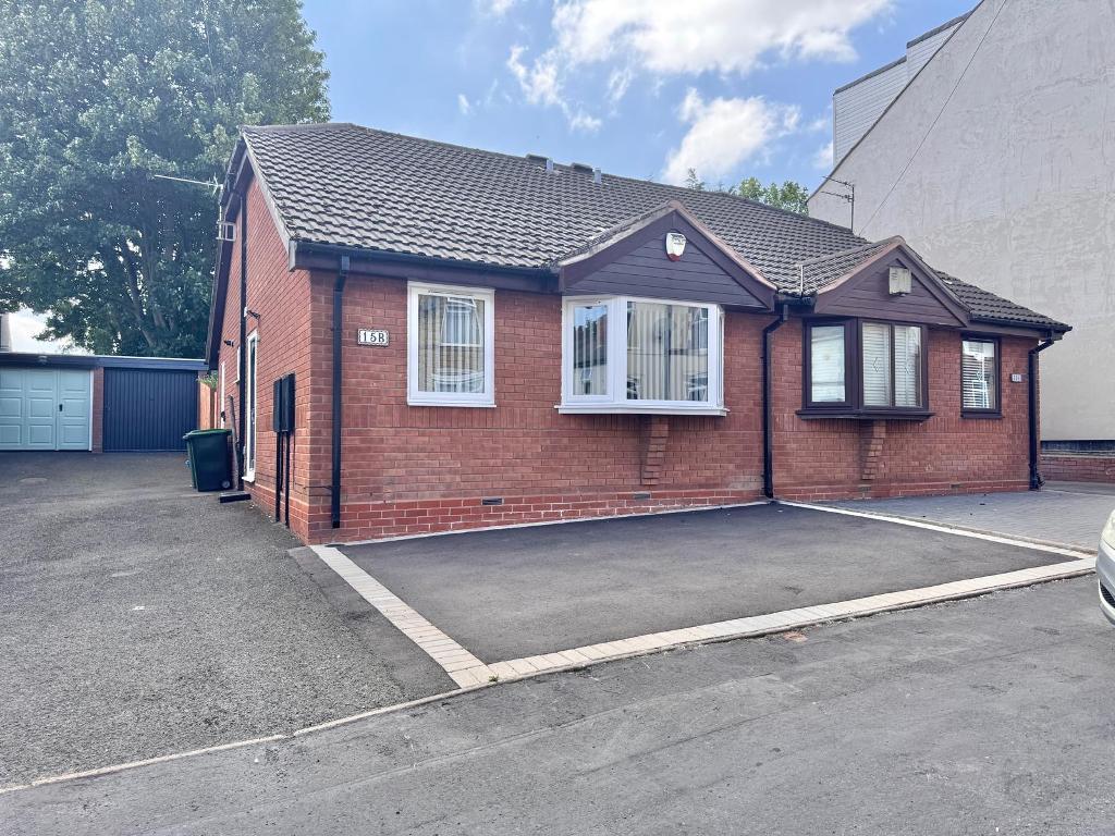 2 Bed Semi Detached Bungalow Property to Rent in Wednesbury, WS10 9DW