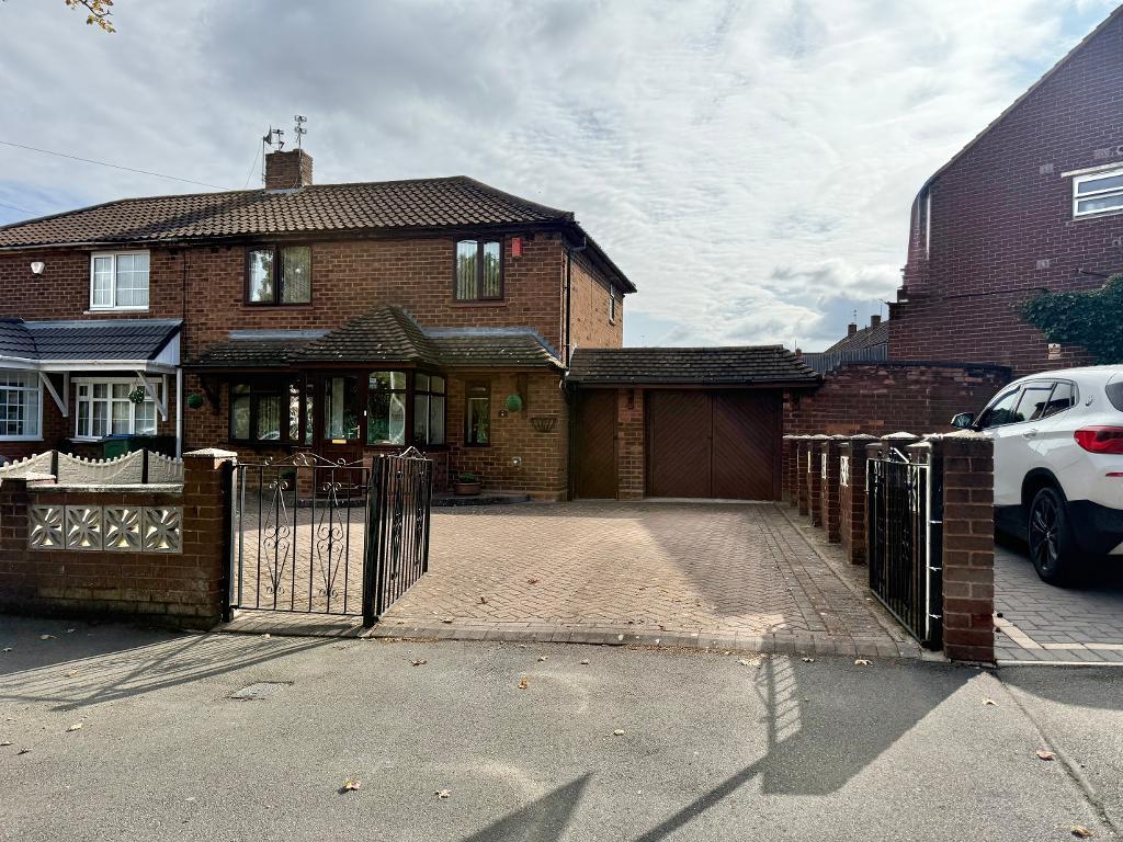3 Bed Semi-Detached Property to Rent in West Bromwich, B71 2SH