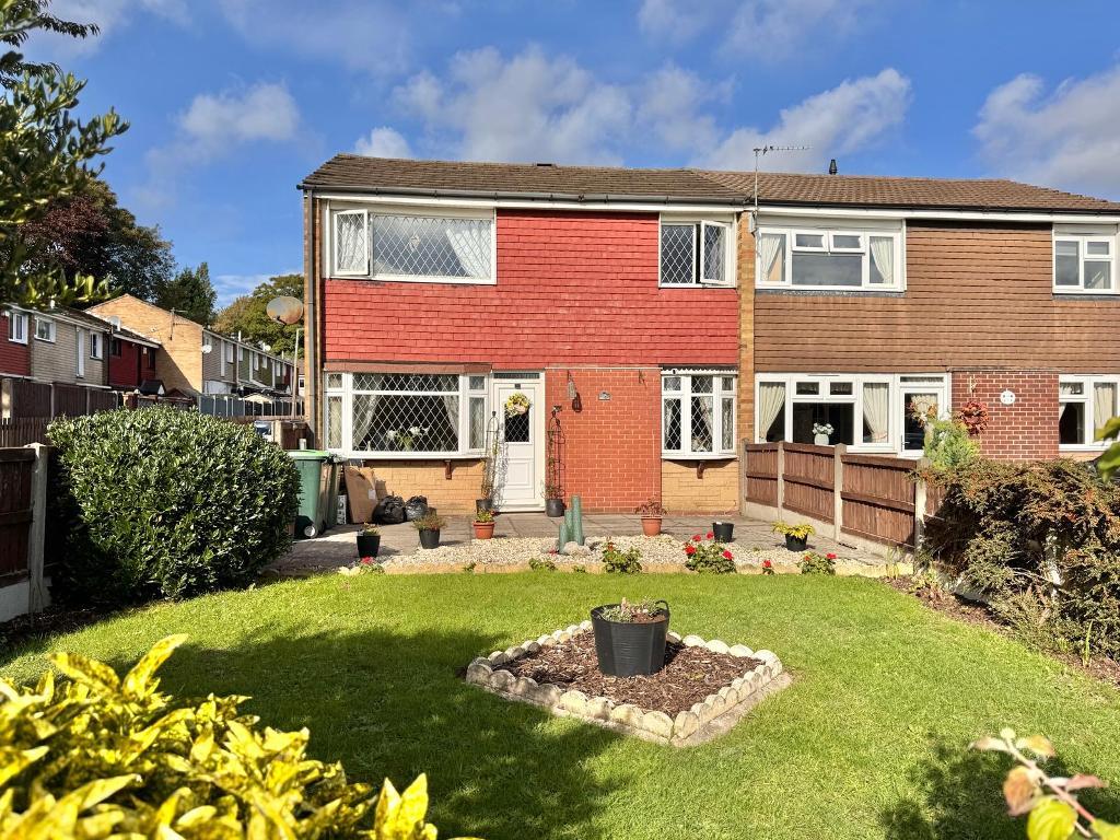 3 Bed Semi-Detached Property to Rent in West Bromwich, B71 3SH