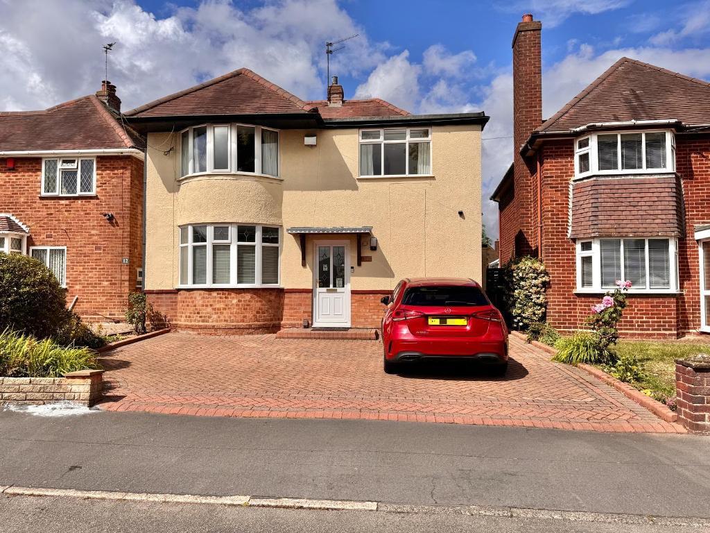 Charlemont Crescent, West Bromwich, West Midlands, B71 3DA