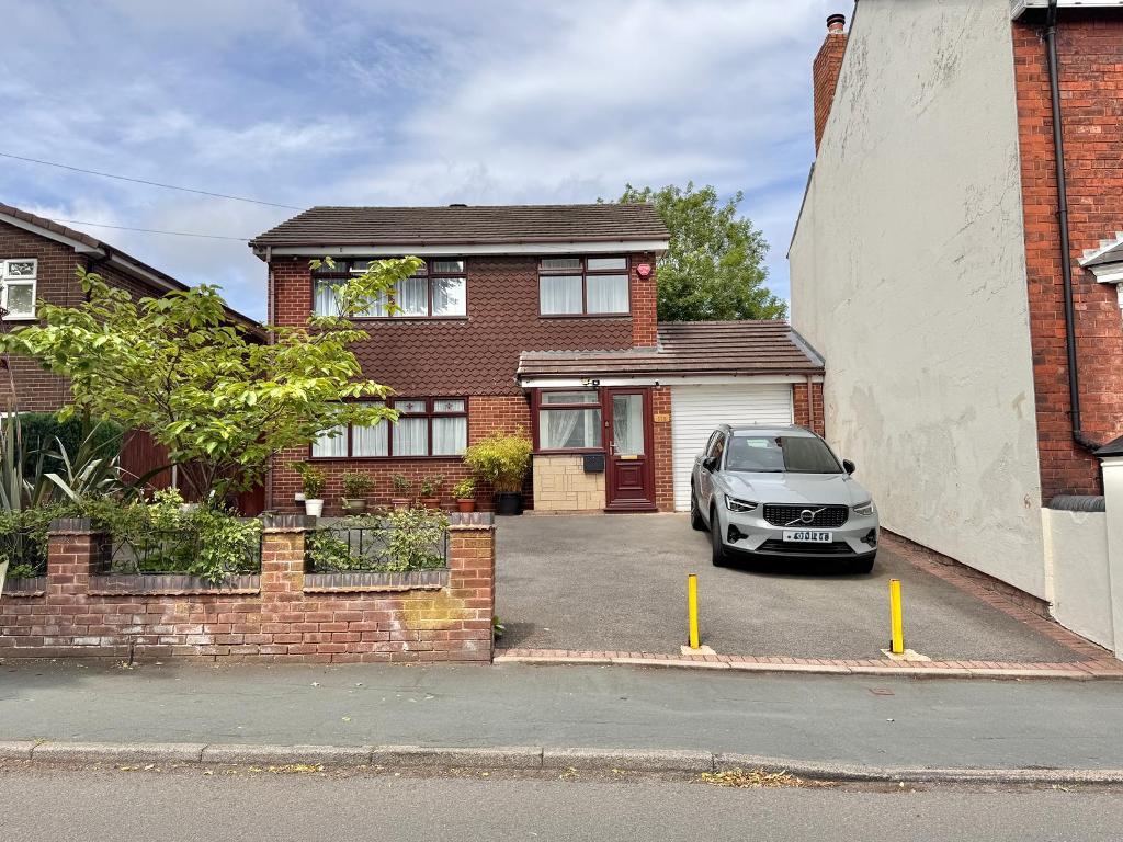 Brunswick Park Road, Wednesbury, WS10 9HH